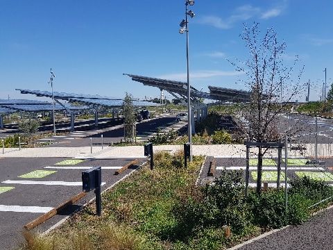 vu des ombrières gare de Nimes 