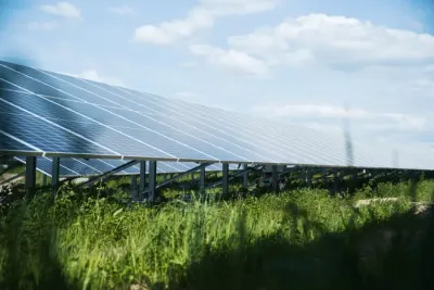 Zoom centrale solaire sui s'étend sur 6 hectares