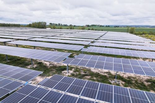 Vu de haut des panneaux photovoltaïques - Montdragon  2